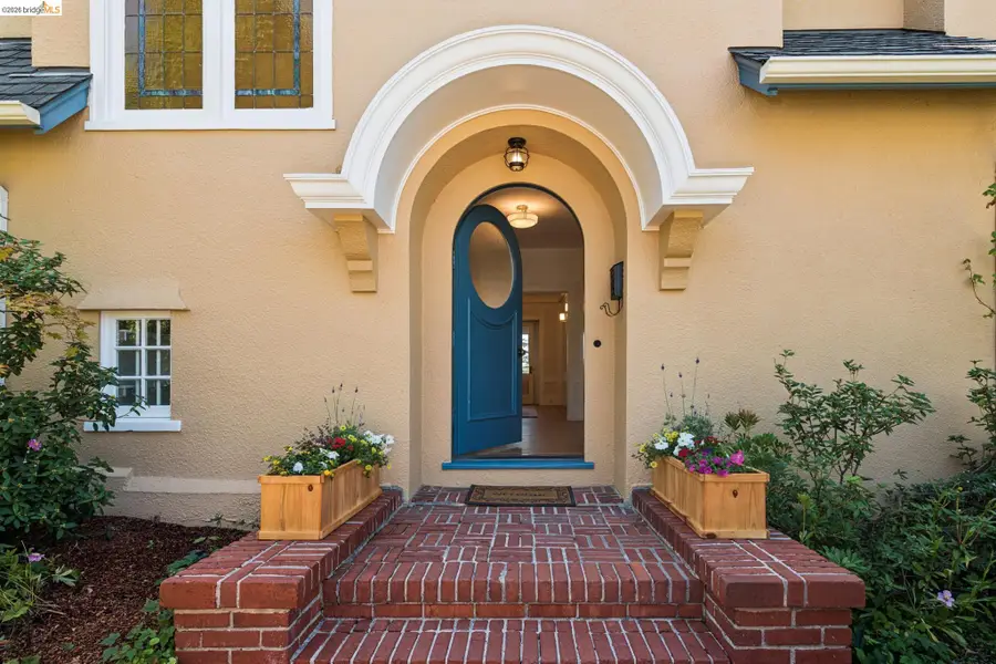 6115 Ocean View Dr, Oakland, CA 94618 - #2