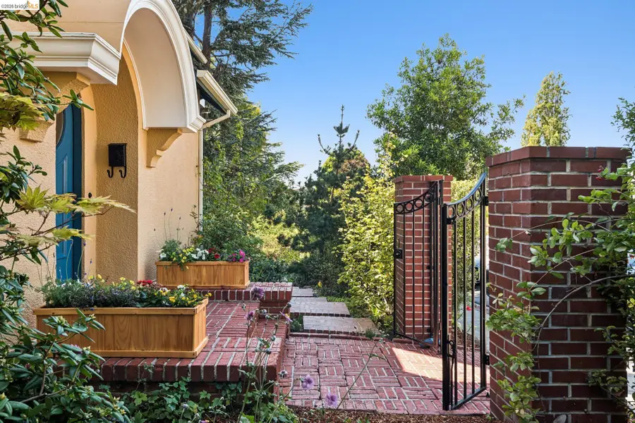 6115 Ocean View Dr, Oakland, CA 94618 - #3