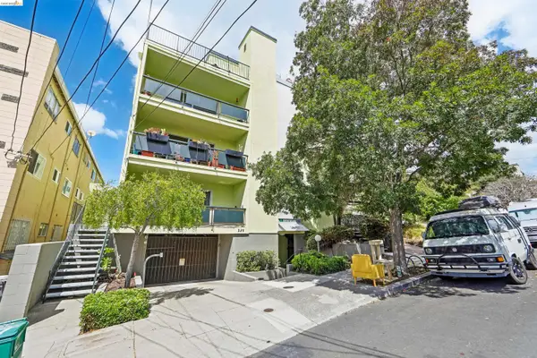 321 Warwick Ave #303, Oakland, CA 94610