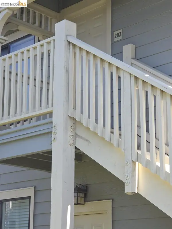 202 Shoreline Ct, Richmond, CA 94804