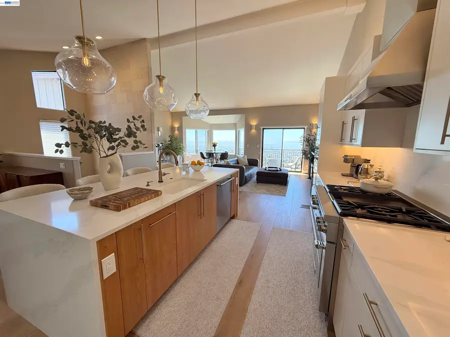 8 Starview Dr, Oakland, CA 94618 - #2