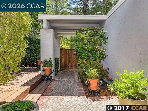 1727 Spyglass Ln, Moraga, CA 94556
