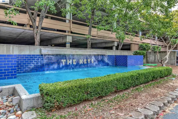 410 N Civic Dr #302, Walnut Creek, CA 94596