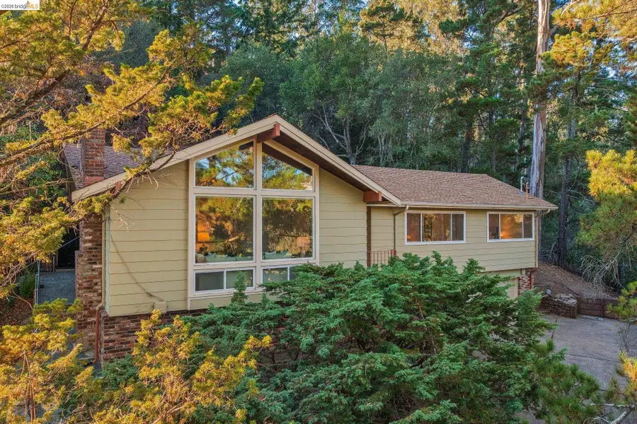7094 Pinehaven Rd, Oakland, CA 94611 - #3