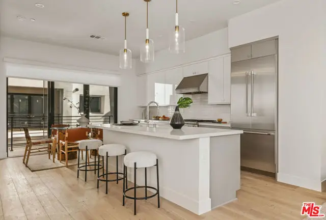 3218 S Barrington Avenue, Los Angeles, CA 90066 - Image #2