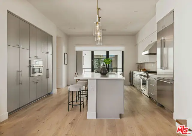 3218 S Barrington Avenue, Los Angeles, CA 90066 - Image #3