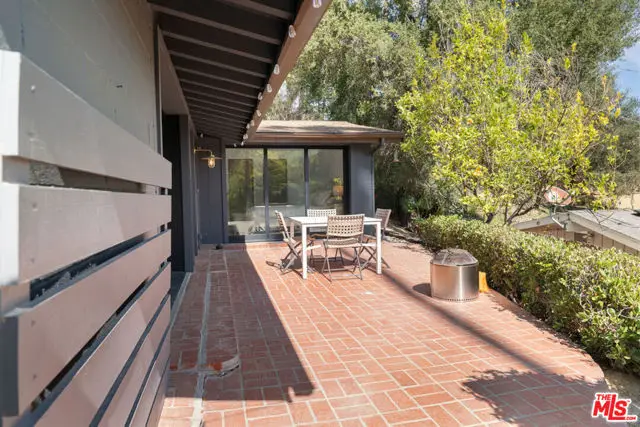 22261 Ybarra Road, Woodland Hills, CA 91364 - Image #3