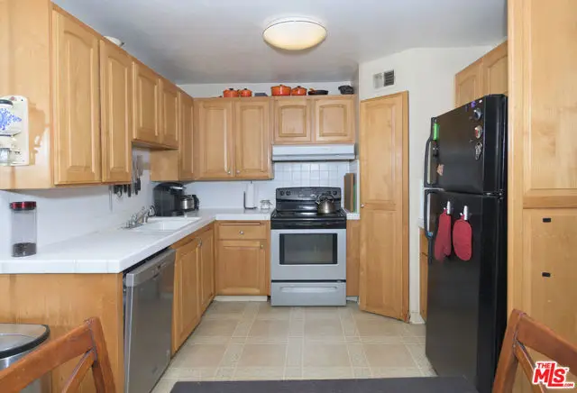 18547 Collins Street #B3, Tarzana, CA 91356 - Image #1