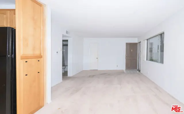 18547 Collins Street #B3, Tarzana, CA 91356 - Image #3