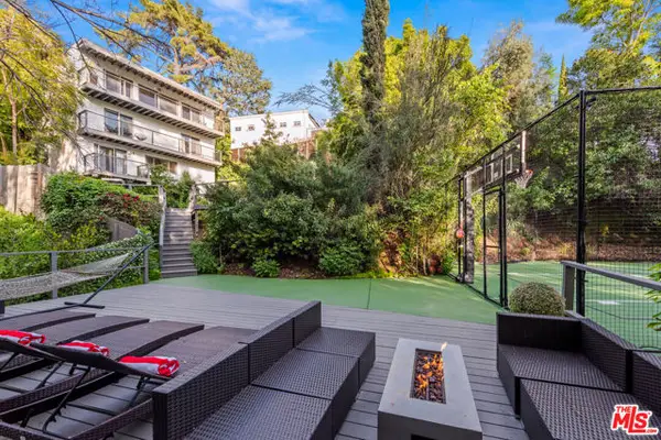 2753 La Cuesta Drive, Los Angeles, CA 90046