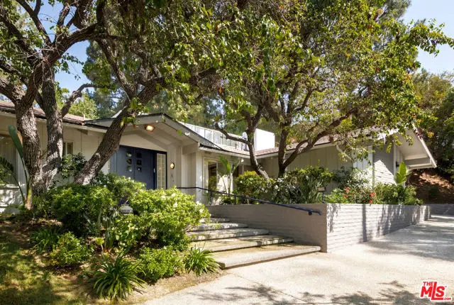 811 N Hillcrest Road, Beverly Hills, CA 90210 - Image #2