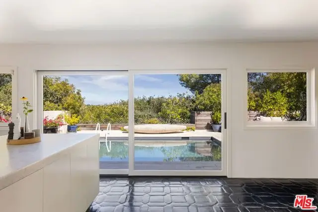 8704 Hollywood Hills Road, Los Angeles, CA 90046 - Image #2