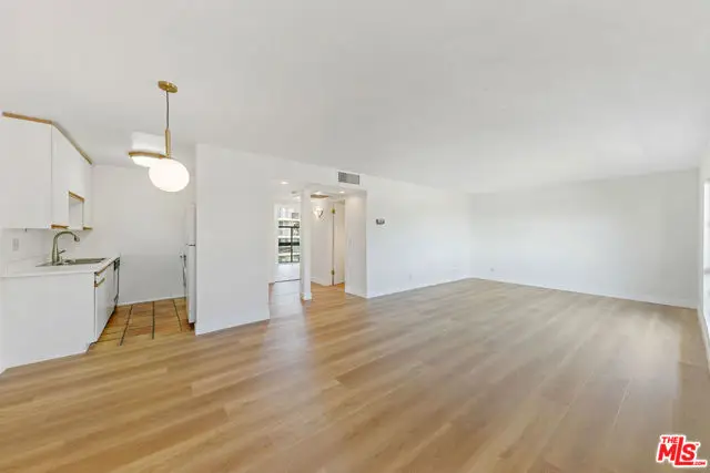 970 Palm Avenue #301, West Hollywood, CA 90069 - Image #2