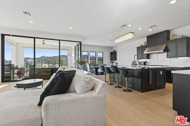 21166 Canyon View Place, Chatsworth, CA 91311 - Image #3