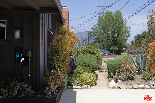 10623 Woodward Avenue, Sunland, CA 91040 - Image #3