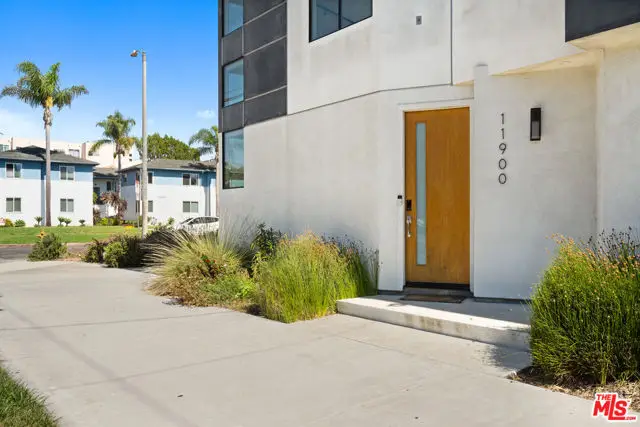11900 Washington Place, Los Angeles, CA 90066 - Image #2