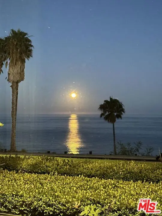 15221 Via De Las Olas, Pacific Palisades, CA 90272 - Image #3