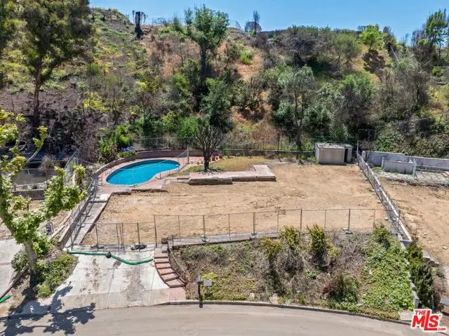 1210 Las Lomas Place, Pacific Palisades, CA 90272 - Image #2