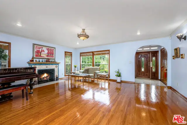 257 S Van Ness Avenue, Los Angeles, CA 90004 - Image #2