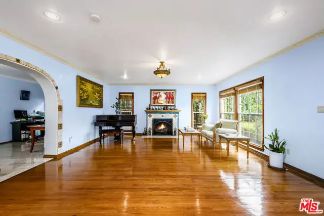 257 S Van Ness Avenue, Los Angeles, CA 90004 - Image #3