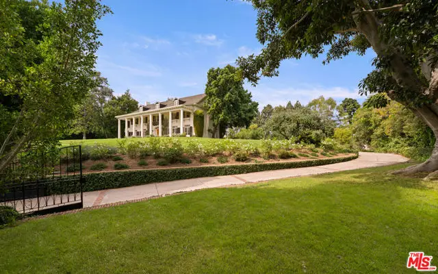 1006 N Crescent Drive, Beverly Hills, CA 90210 - Image #2