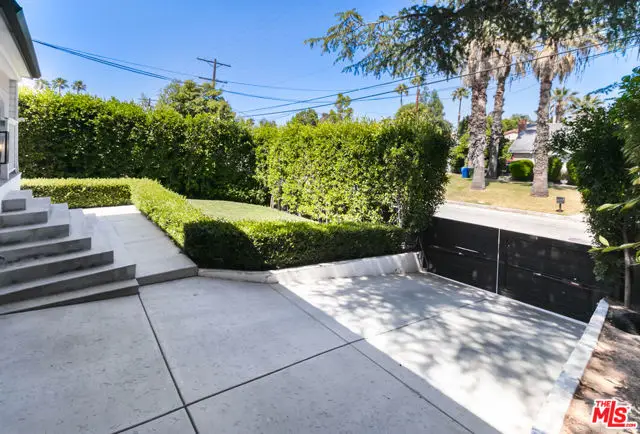 5433 Tampa Avenue, Tarzana, CA 91356 - Image #2