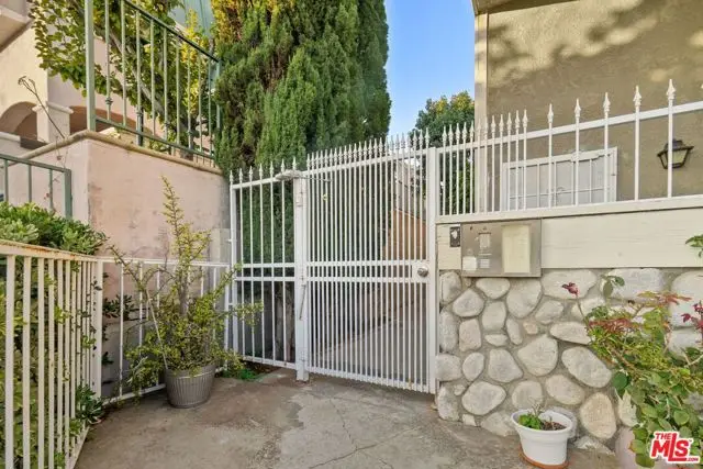 2231 Montrose Avenue #2, Montrose, CA 91020 - Image #2