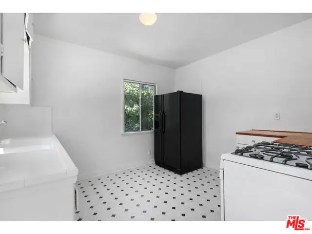 975 Lucile Avenue, Los Angeles, CA 90026 - Image #3