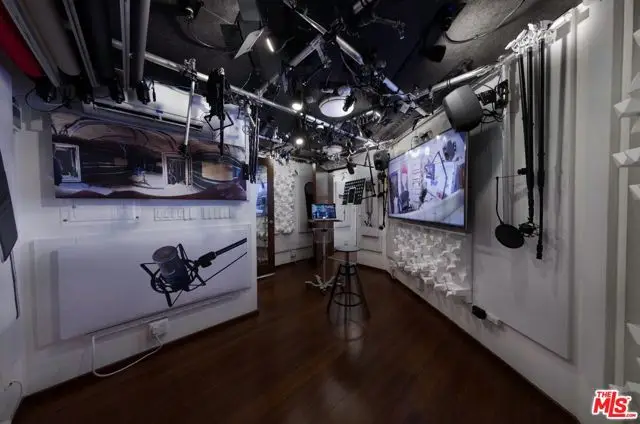 4447 Calhoun Avenue, Sherman Oaks, CA 91423 - Image #2