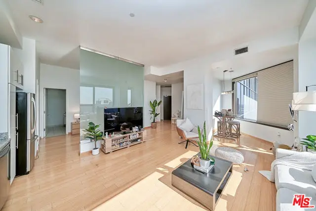 1100 Wilshire Boulevard #2912, Los Angeles, CA 90017 - Image #3