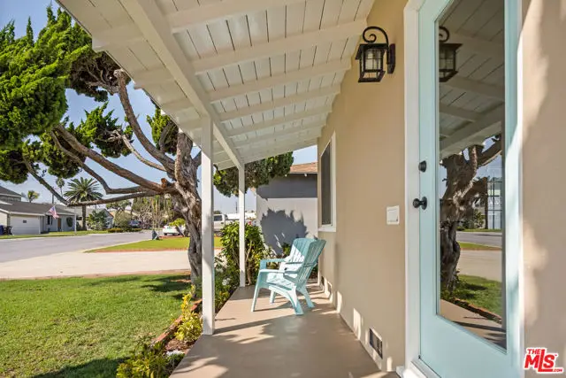 8734 Airlane Avenue, Los Angeles, CA 90045 - Image #2