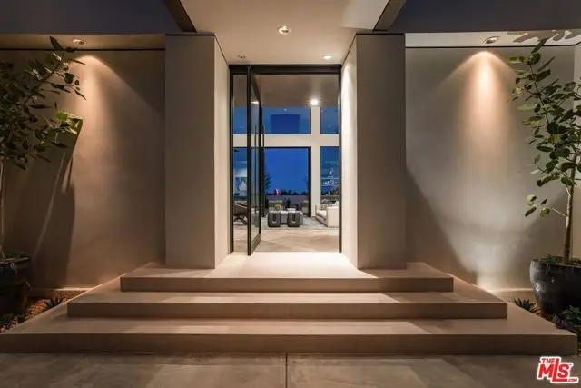 9405 Sierra Mar Place, Los Angeles, CA 90069 - Image #3