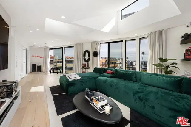 1533 N Vista Street #401, Los Angeles, CA 90046 - Image #1