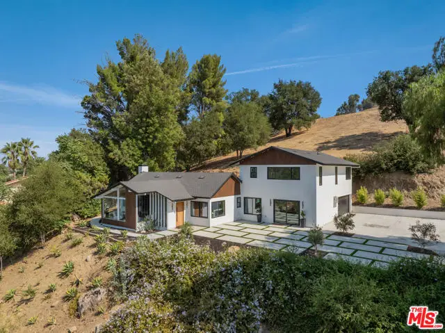 9425 Gierson Avenue, Chatsworth, CA 91311 - Image #1