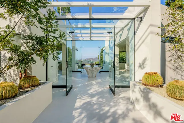 8896 Lookout Mountain Avenue, Los Angeles, CA 90046 - Image #1