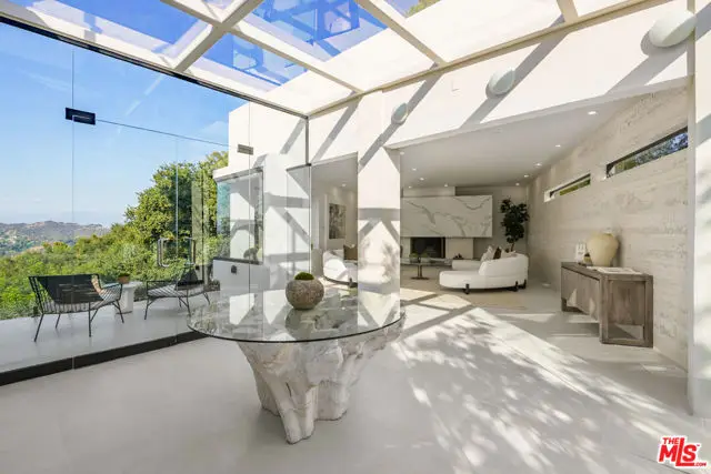 8896 Lookout Mountain Avenue, Los Angeles, CA 90046 - Image #3