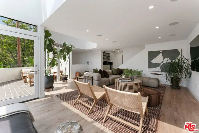 6469 Rodgerton Drive, Los Angeles, CA 90068 - Image #2