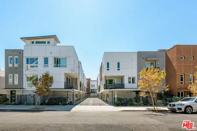 6913 N Tierno Lane, Los Angeles, CA 90038 - Image #1