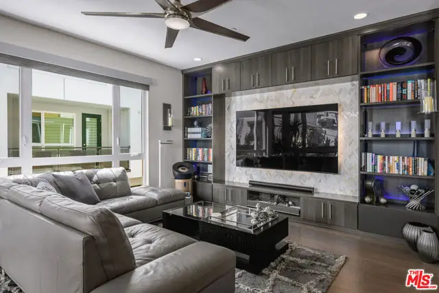 6913 N Tierno Lane, Los Angeles, CA 90038 - Image #2