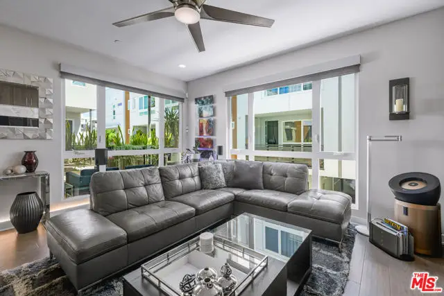 6913 N Tierno Lane, Los Angeles, CA 90038 - Image #3