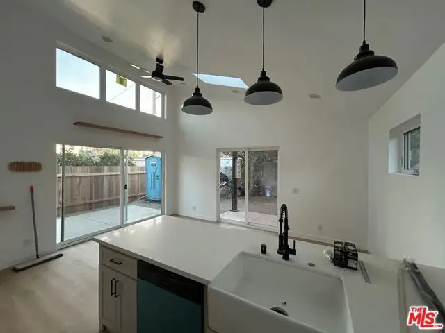 16124 San Fernando Mission Boulevard, Granada Hills, CA 91344 - Image #2