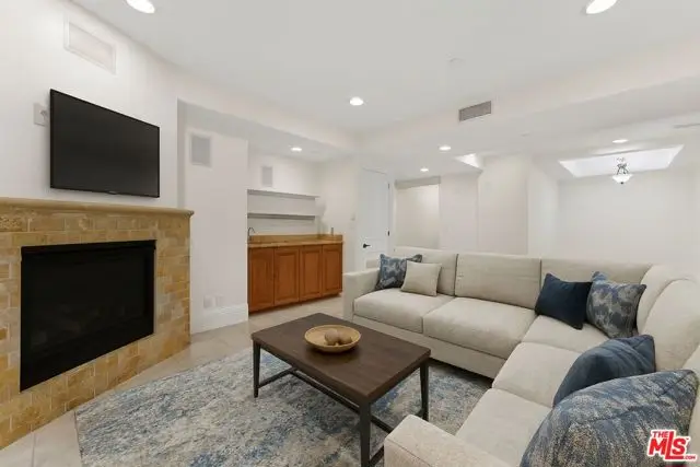 16123 W Sunset Boulevard #101, Pacific Palisades, CA 90272 - Image #3