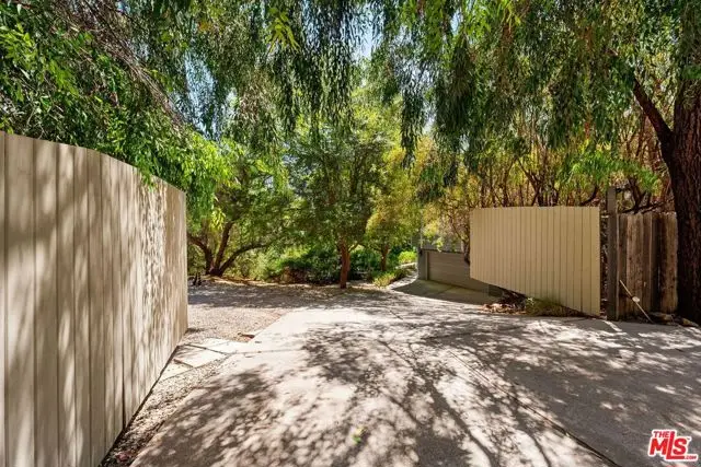 22760 Chamera Lane, Topanga, CA 90290 - Image #1