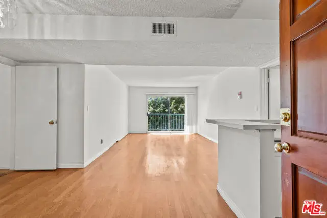 18307 Burbank Boulevard #223, Tarzana, CA 91356 - Image #2