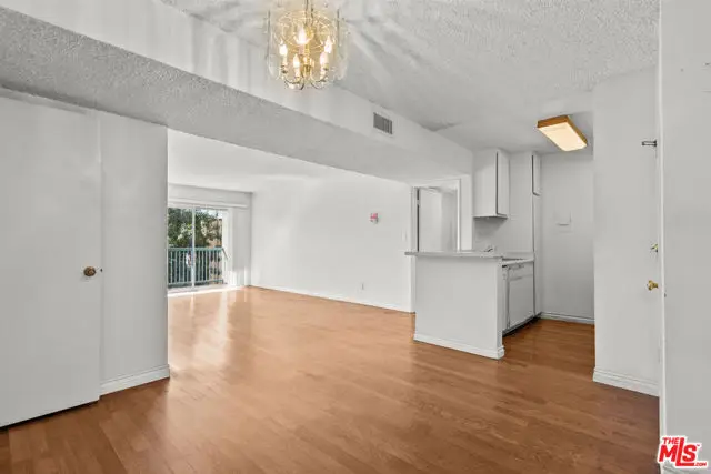 18307 Burbank Boulevard #223, Tarzana, CA 91356 - Image #3