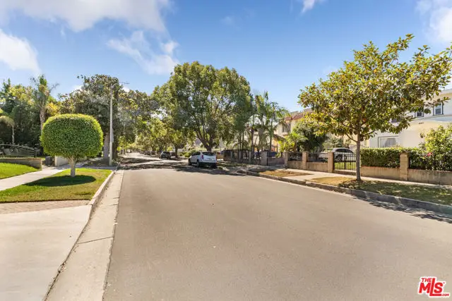 907 Westchester Place, Los Angeles, CA 90019 - Image #2