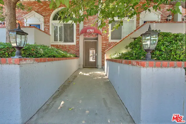 8741 Darby Avenue #16, Northridge, CA 91325 - Image #2
