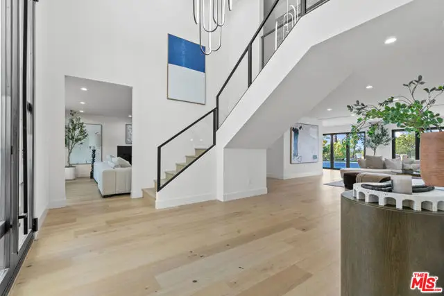 18101 Green Meadow Drive, Encino, CA 91316 - Image #3