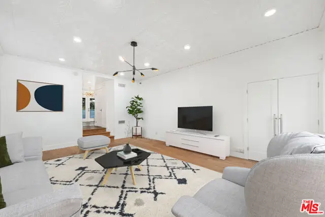 2250 Nichols Canyon Road, Los Angeles, CA 90046 - Image #2