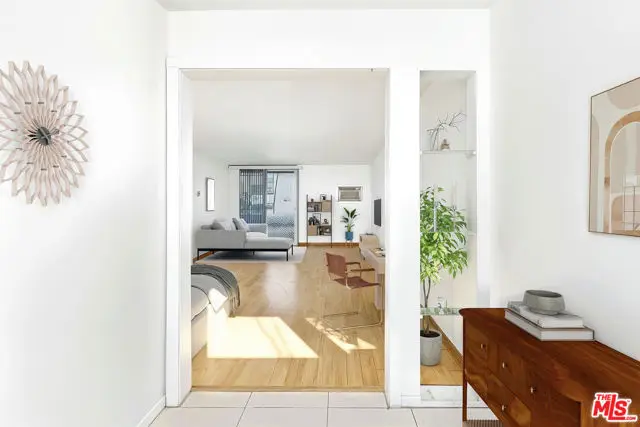 425 S Kenmore Avenue #104, Los Angeles, CA 90020 - Image #2